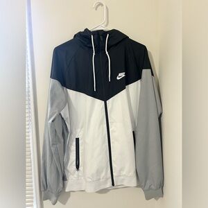 Nike Men's Black, Gray, and White Windbreaker